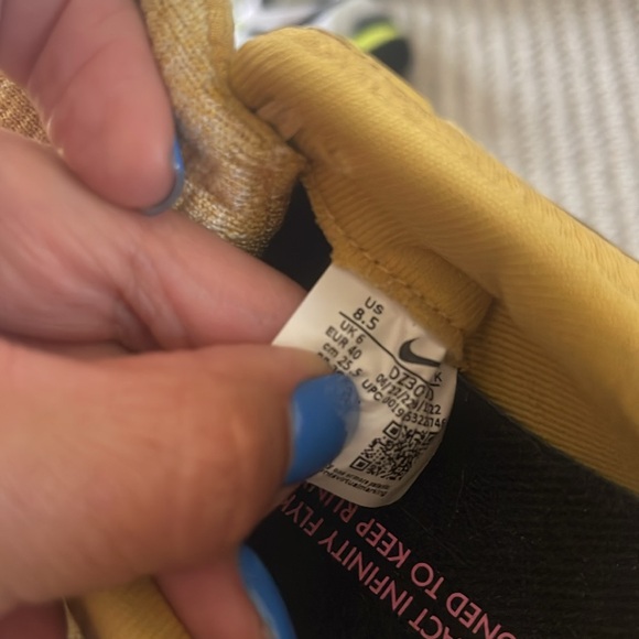 Nike Gold and White Running Shoes - Picture 7 of 7